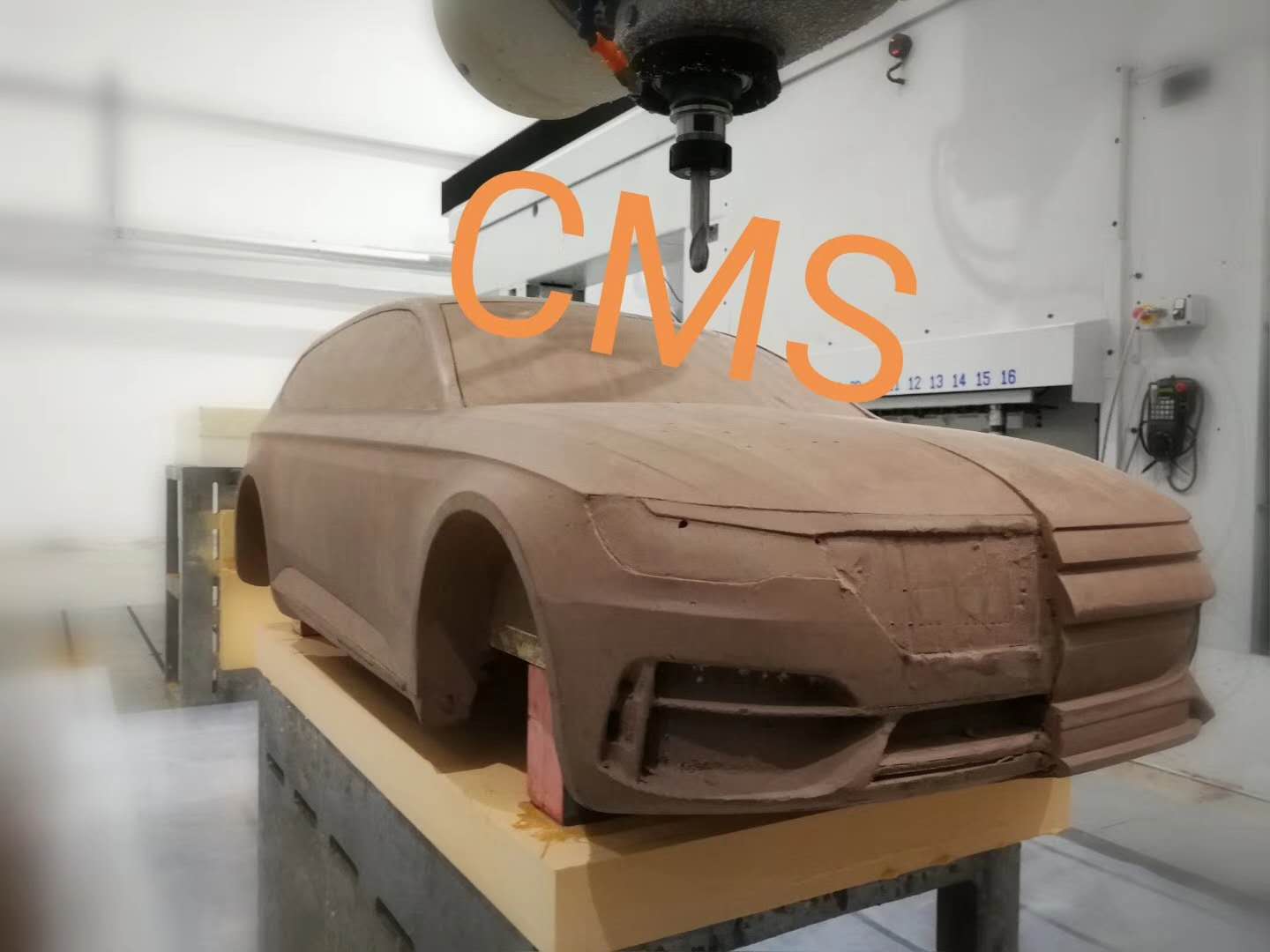 意大利CMS五轴龙门汽车油泥造型加工